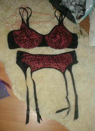 Красивенний люрексний наборчик (бюстгальтер+пояс ля панчішок) трусики в подарок