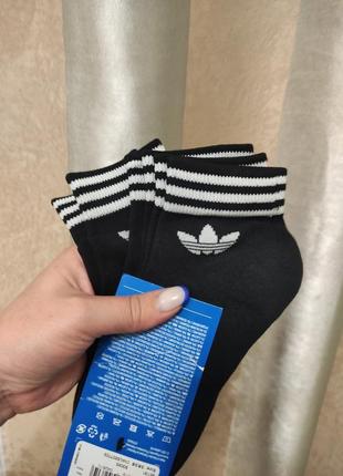 Три пари шкарпеток trefoil

adidas новые оригинал2 фото