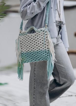 Неймовірна двокольорова плетена сумочка з бахромою!