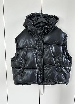 Теплый жилет с эко кожи zara