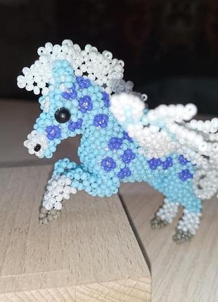 Пегас из бисера, бисероплетения, аммигуруми из бисера, крылатый конь из юиспера.