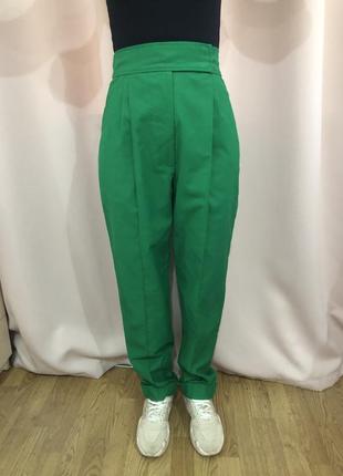 Зелені брюки з завищеною талією