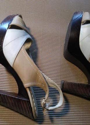 Недорогие босоножки на каблуке2 фото