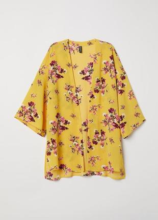 Короткое кимоно желтое в цветы размер 36