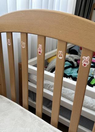 Кроватка детская с маятником