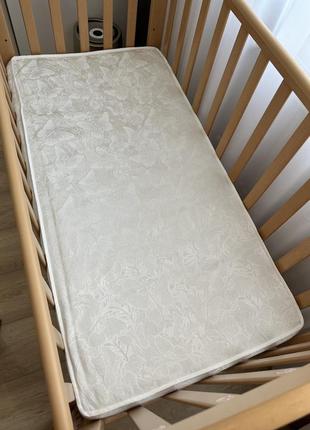 Кроватка детская с маятником