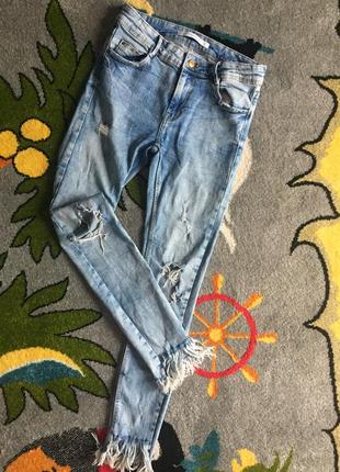 Круті укорочені джинси zara з бахромою рр з /із завищеною талією6 фото