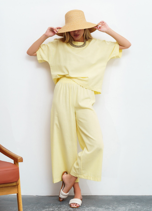 Бавовняний костюм кольору з укороченими штанами