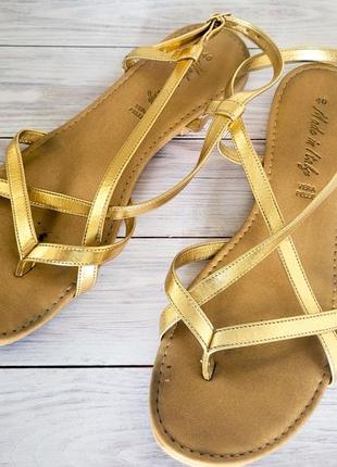 Сандалии