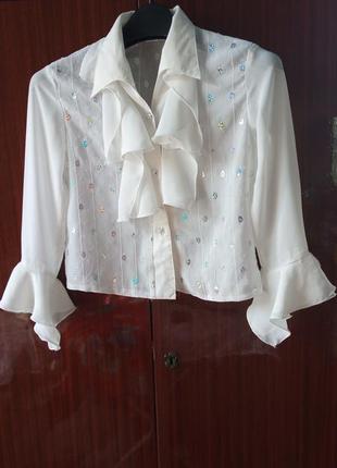 Очень красивая блузка белая