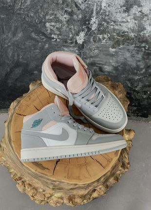 Розпродаж кросівок 36 р nike jordan retro 1 gray pink