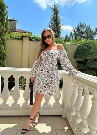 Легкое нежное платье с длинным рукавом белый