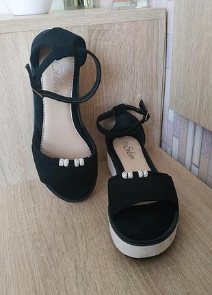 Босоніжки жіночі