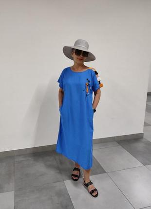 Женское платье с принтом синее4 фото
