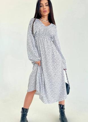 Легкое платье с v-образным декольте и длинным рукавом белый