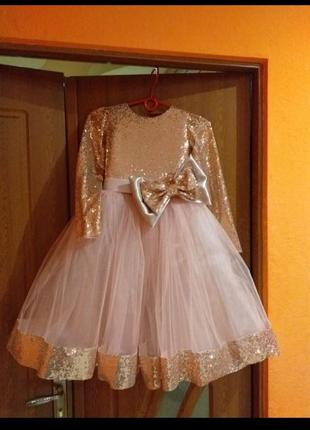 Золотое платье с рукавами