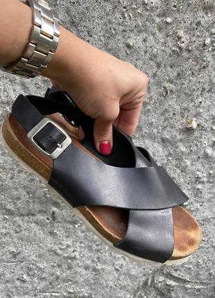 Шкіряні босоніжки в стилі birkenstock