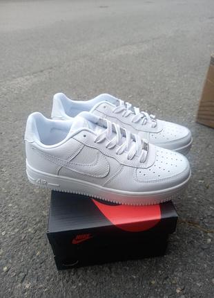 Женские кроссовки nike air force белого цвета