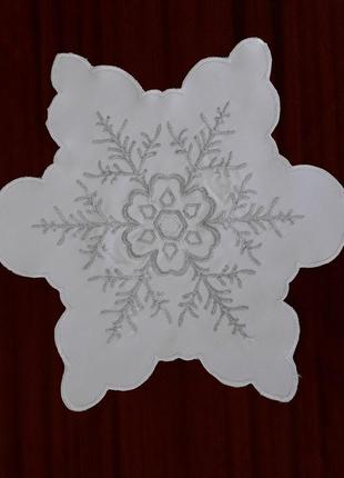 Серветка новорічна вишита сніжинка1 фото