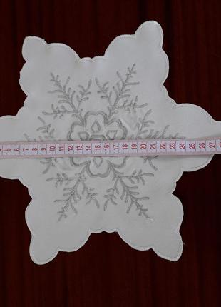 Серветка новорічна вишита сніжинка2 фото