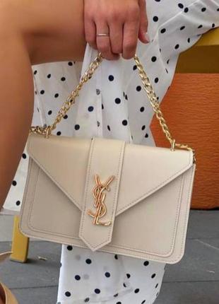 Стильная сумочка под бренд в цвете айвори2 фото
