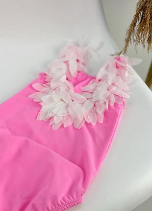 Купальник слитный с декором перьев белый розовый цвет