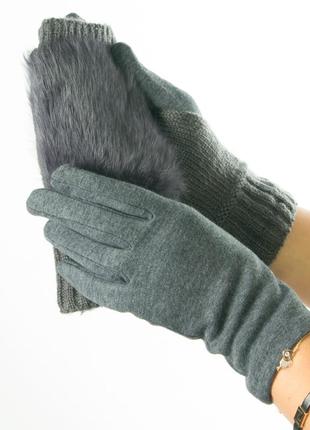 Текстильные женские перчатки-митенки с вязкой и вставкой с натурального меха серые (арт. 19-f10-3) s2 фото