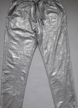 Стильные брюки с серебряным напылением с лампасами из паеток typhoon