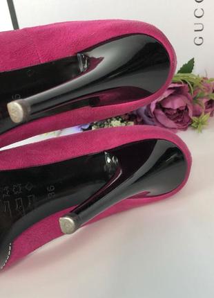Женские розовые замшевые туфли4 фото