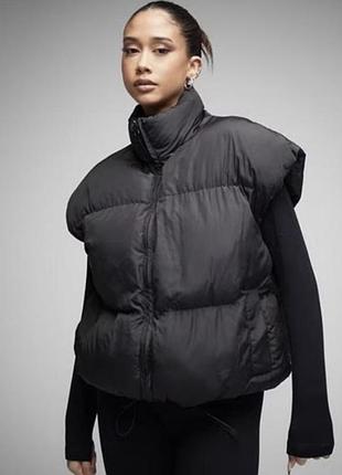 Стильная чёрная жилетка / безрукавка р. s /10-12; ; м/12-14