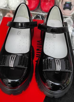 Туфли черные лаковые для девочки школьные2 фото