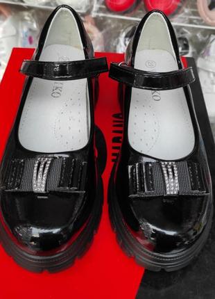 Туфли черные лаковые для девочки школьные7 фото