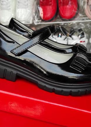 Туфли черные лаковые для девочки школьные8 фото