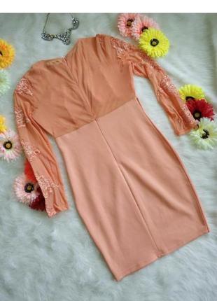Самоеобразное персиковое платье с сеткой и кружкой.4 фото