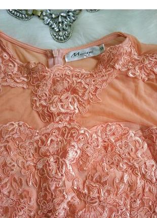 Самоеобразное персиковое платье с сеткой и кружкой.3 фото