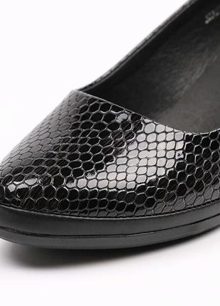 Лаковые кожаные туфли с имитацией змениной кожи3 фото