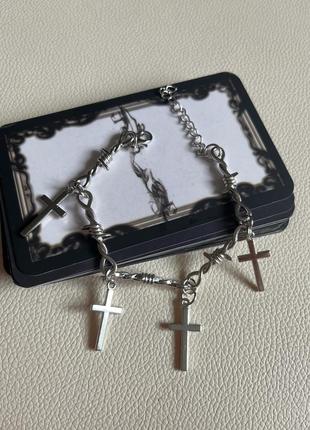 Оригінальний браслет підвісками колючий дріт хрести готика1 фото