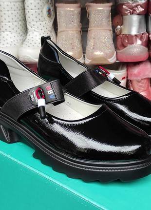 Черные лаковые модные туфли  на платформе для девочки школьные10 фото