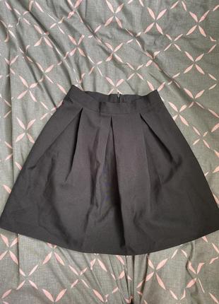 Черная женская летняя базовая классическая повседневная юбка в складку короткая стильная модная3 фото