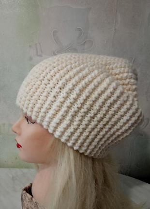 Стильная, теплая, зимняя, вязанная шапка бини. ручная работа