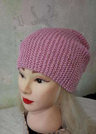 Стильная, демисезонная шапочка бини,  розово-сиреневого цвета.2 фото