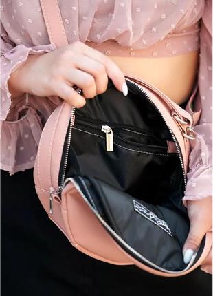 Женская круглая сумка  bale пудрова с белым8 фото