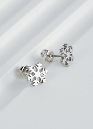 Серебряные серьги-гвоздики снежинки2 фото