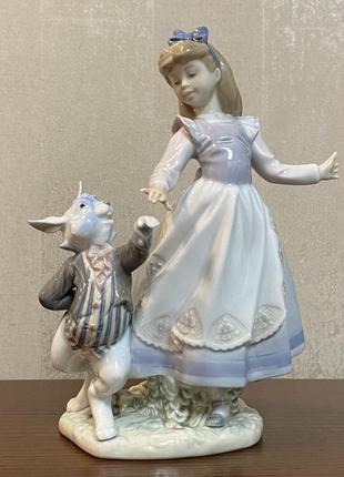 Порцелянова статуетка lladro «аліса в країні чудес».