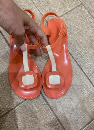 Резиновые тапочки