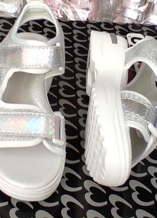 Детские босоножки сандалии для девочки белые серебро  на платформе модные7 фото