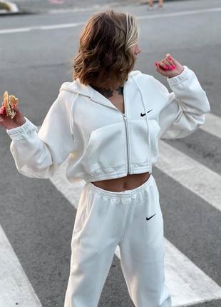 Женский спортивный уличный костюм двушка укороченная кофта + штаны белый лето тренд 2023