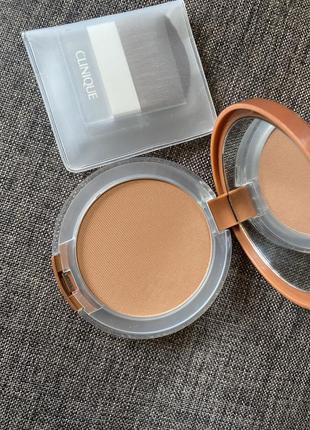 Clinique true bronze pressed powder bronzer компактная пудра № 03.