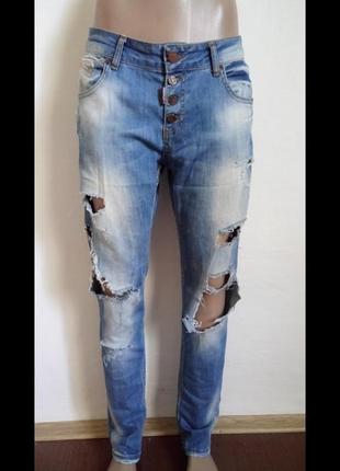 Женские рваные джинсы бойфренды средняя посадка1 фото