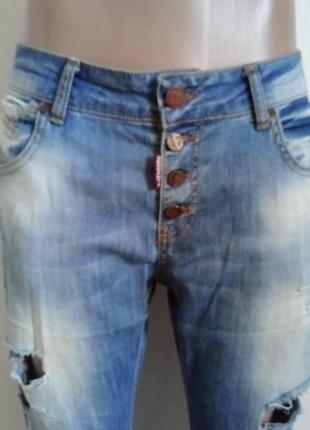 Женские рваные джинсы бойфренды средняя посадка5 фото